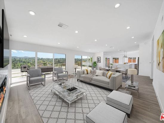 23500 Aetna St, Woodland Hills, CA 91367 - Image 1
