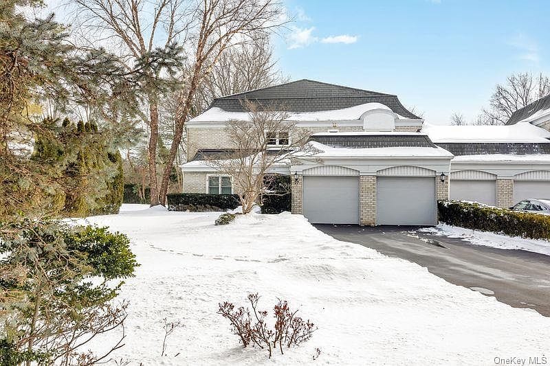 27 Fairway Drive, Manhasset, NY 11030 - Image 1