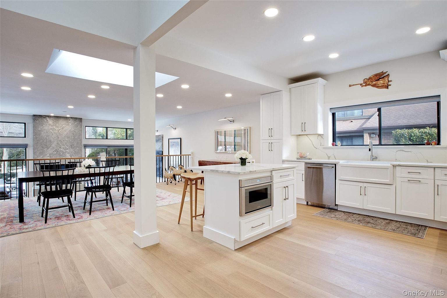 6 Frost Pond Drive, Roslyn, NY 11576 - Image 1