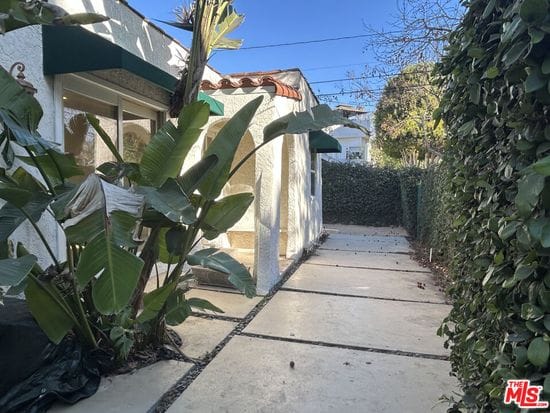 8711 Sherwood Dr, West Hollywood, CA 90069 - Image 1
